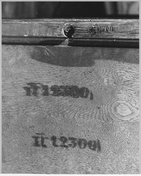 secrétaire à cylindre, détail des marques