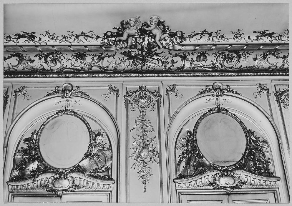 salon, détail des lambris de revêtement