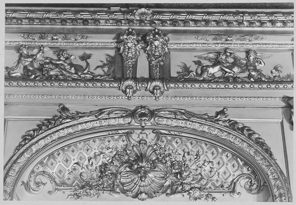 lambris de revêtement de la galerie dorée, détail