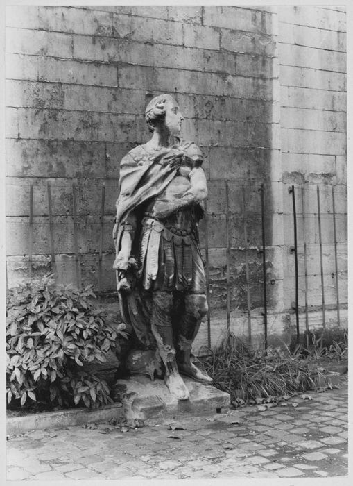 Statue : La Victoire, sous les traits de Louis XV