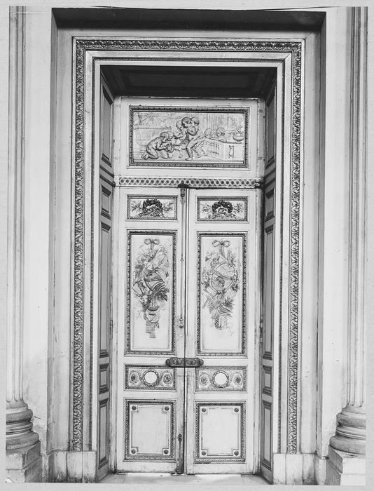 vantaux de la porte d’accès à la chapelle