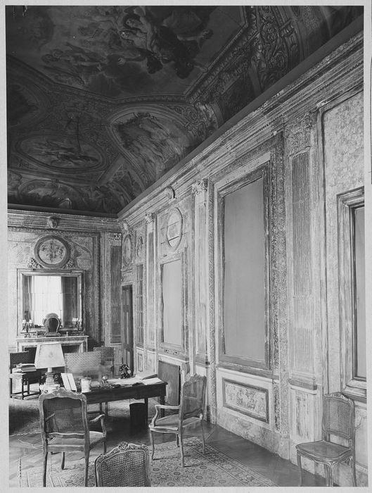 pièce non localisée, vue partielle des décors