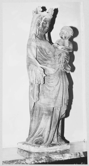 statue : Vierge à l'Enfant