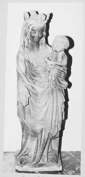 statue : Vierge à l'Enfant