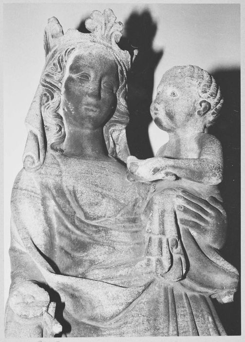 statue : Vierge à l'Enfant, vue partielle