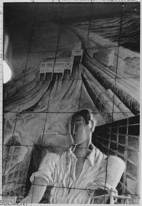 haut-relief : Poste terrienne, vue partielle