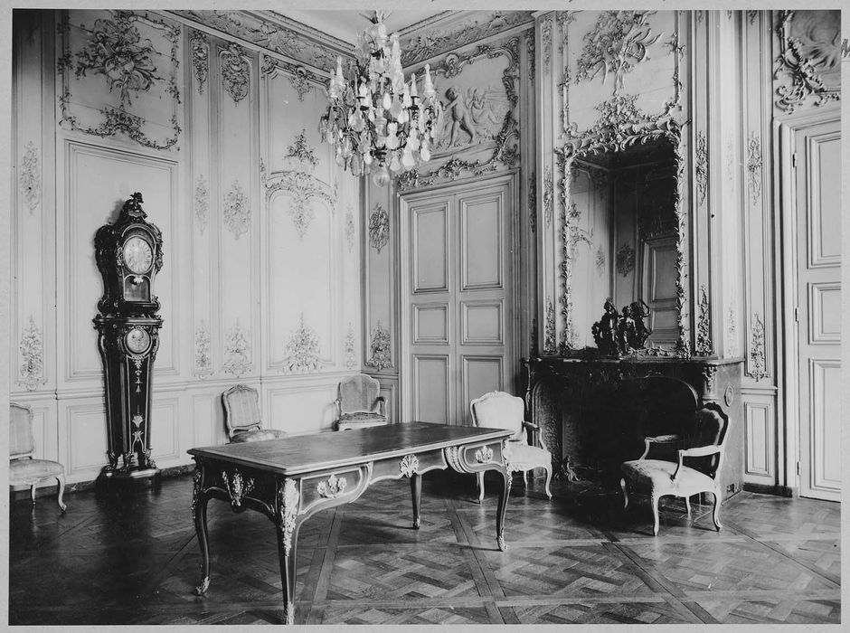 grand salon de musique, vue partielle des lambris de revêtement