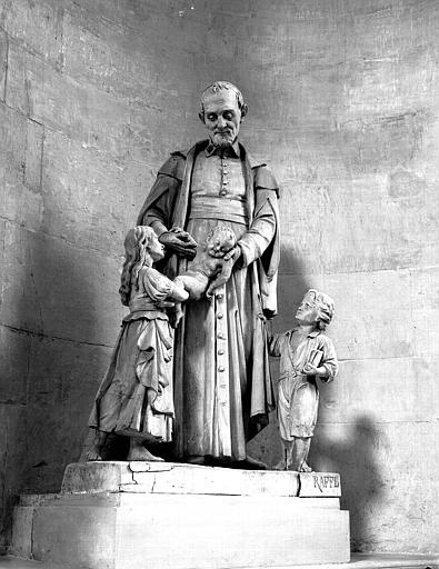 Groupe sculpté : Saint Vincent de Paul, 1828-1895, bas-côté sud