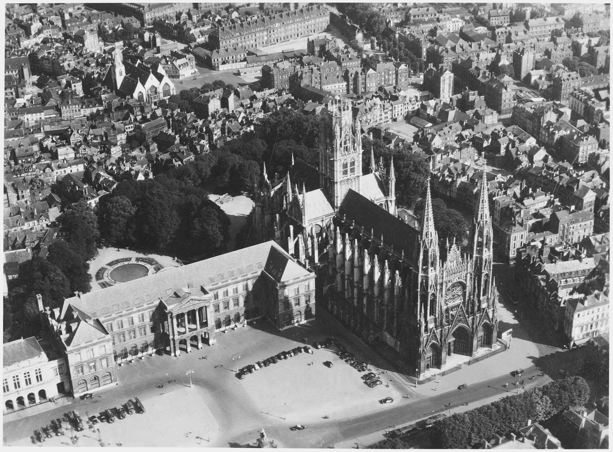 L’église et l’hôtel de ville