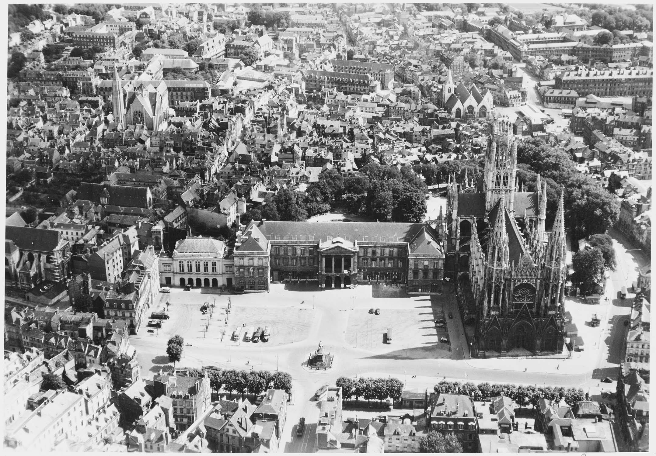 L’église et l’hôtel de ville