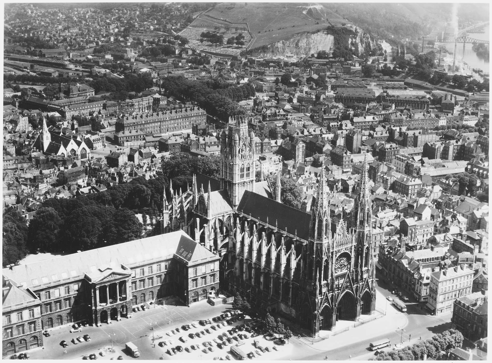 L’église et l’hôtel de ville