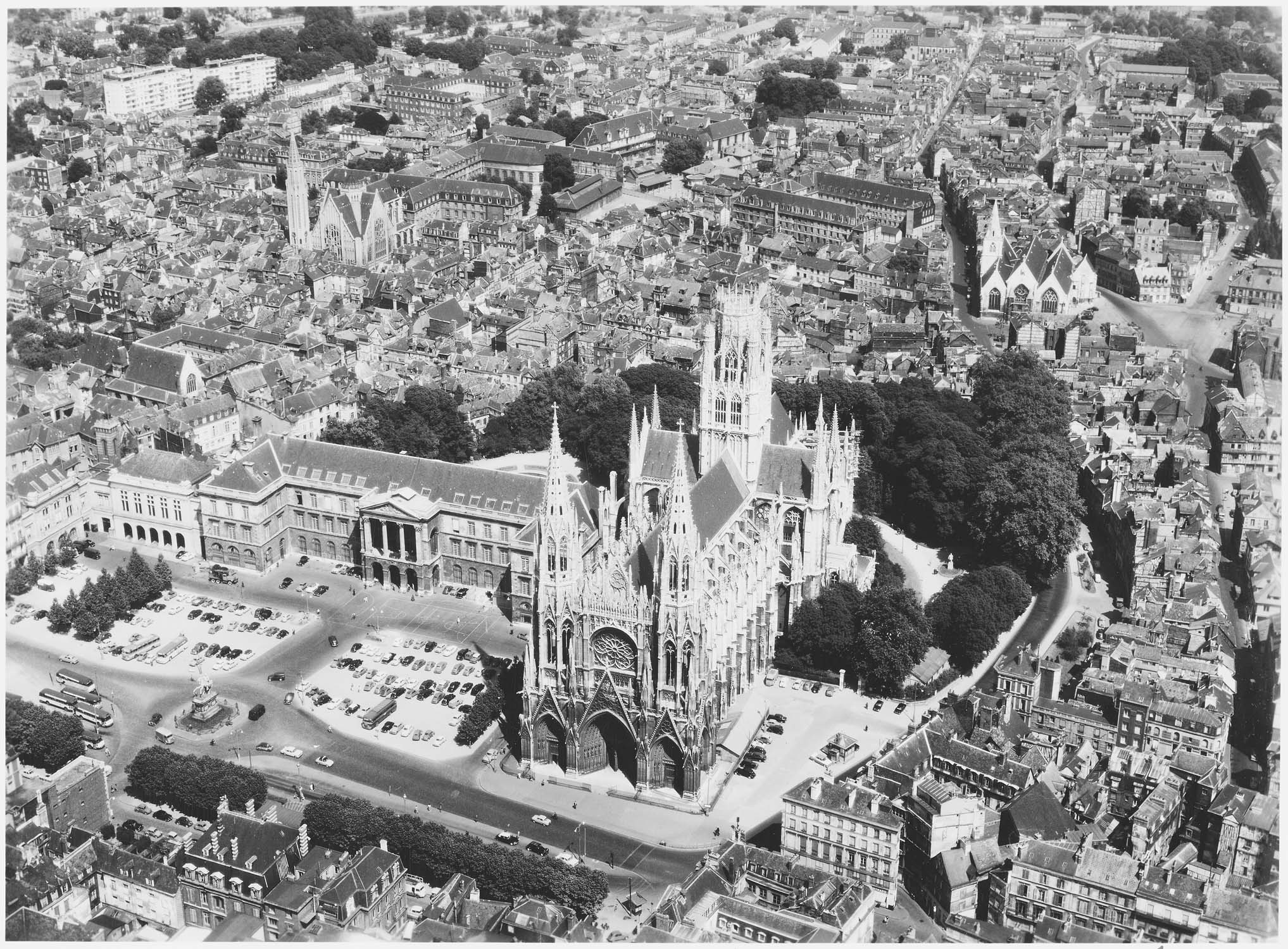 L’église et l’hôtel de ville