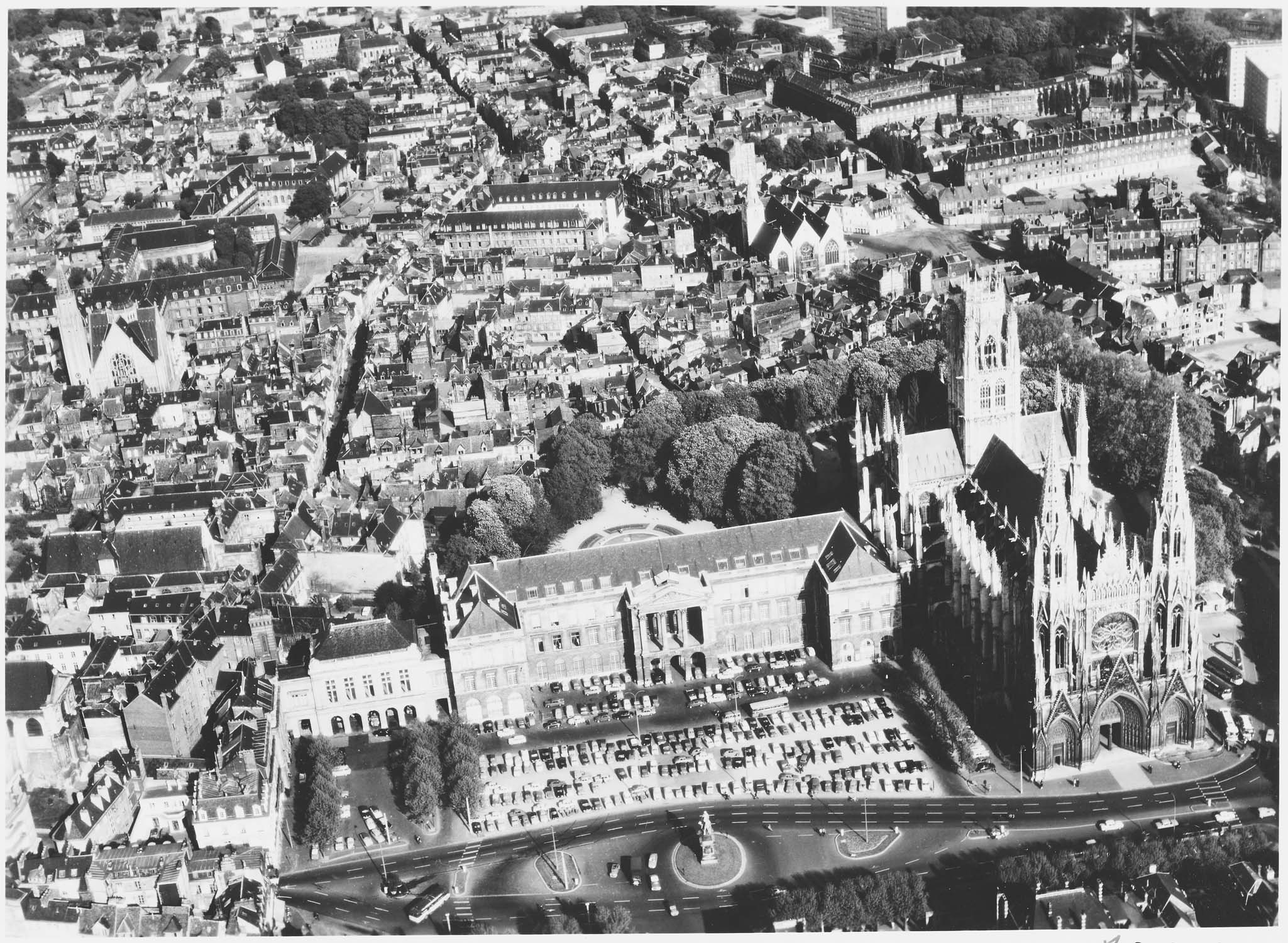 L’église et l’hôtel de ville