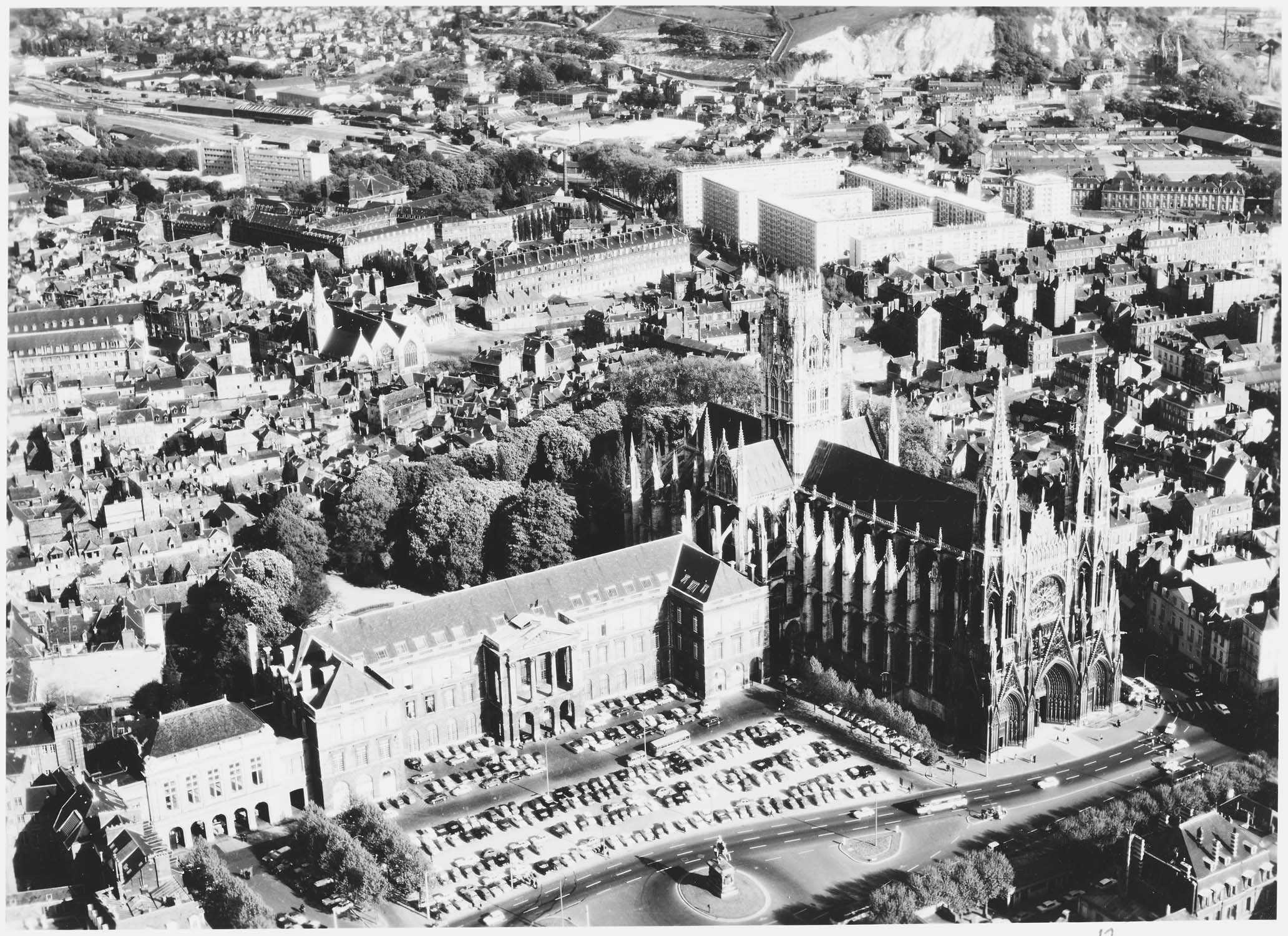 L’église et l’hôtel de ville