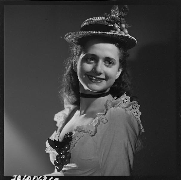 Madame Assemat en costume de scène