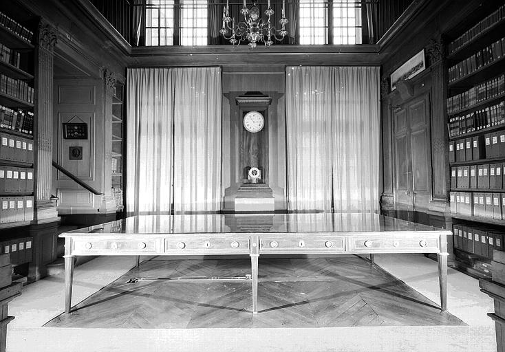 Table du Conseil et horloge (époque Louis XVI)