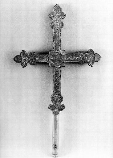 Croix processionelle en cuivre estampé (revers)