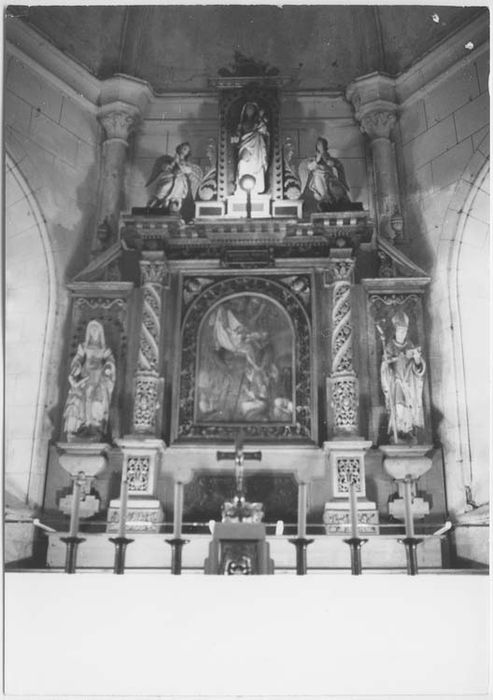 retable du maître-autel, tableau : Descente de croix et statue : Saint évêque - © Ministère de la Culture (France), Médiathèque du patrimoine et de la photographie, Tous droits réservés