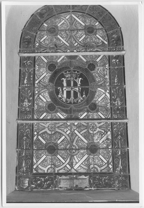 verrière : médaillon monogramme IHS