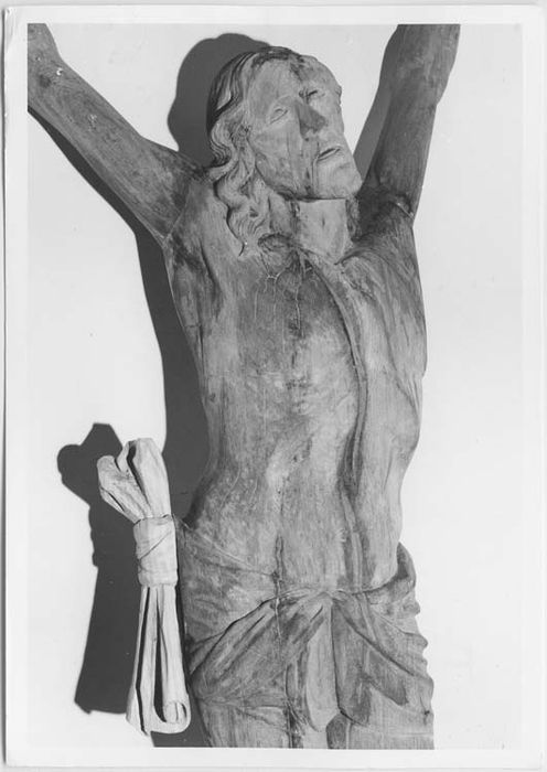 statue : Christ en croix