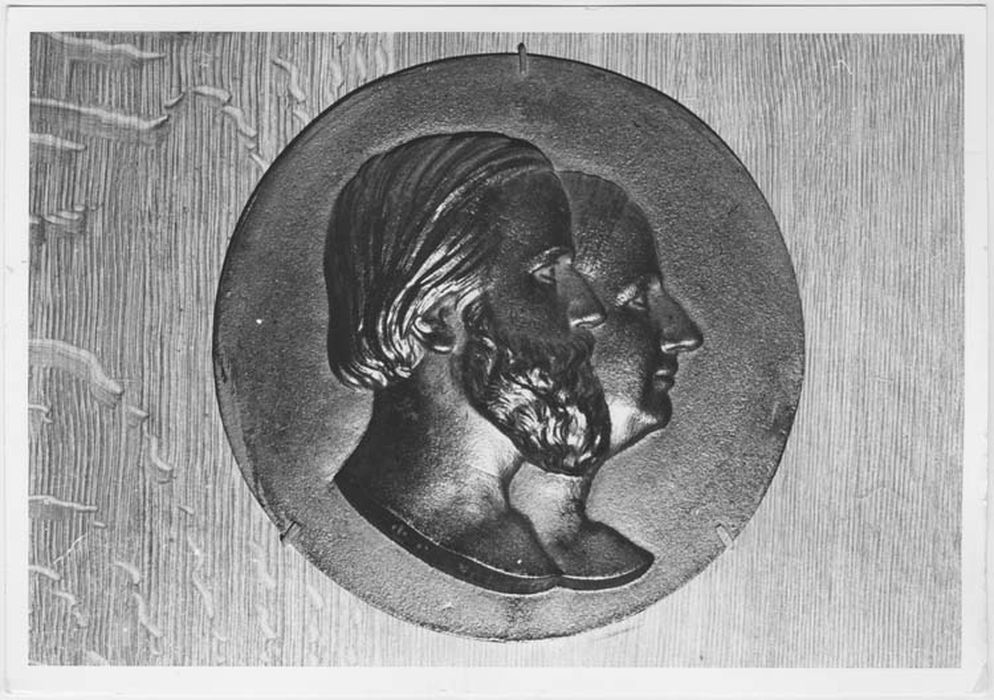 bas-relief : Portraits du comte et de la comtesse d'Eu - © Ministère de la Culture (France), Médiathèque du patrimoine et de la photographie, Tous droits réservés