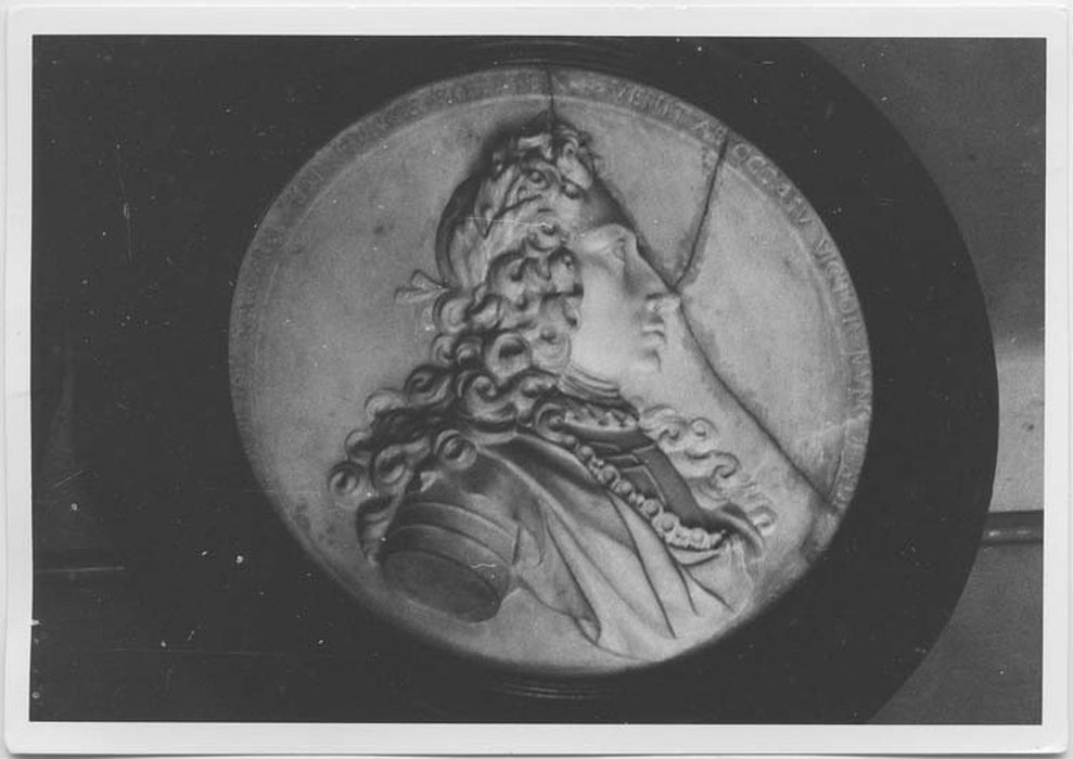 bas-relief : Charles VI, empereur d'Allemagne - © Ministère de la Culture (France), Médiathèque du patrimoine et de la photographie, Tous droits réservés