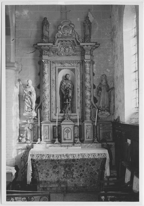 autel latéral sud, retable et deux statues : Saint Antoine et Saint Thomas d'Aquin - © Ministère de la Culture (France), Médiathèque du patrimoine et de la photographie, Tous droits réservés