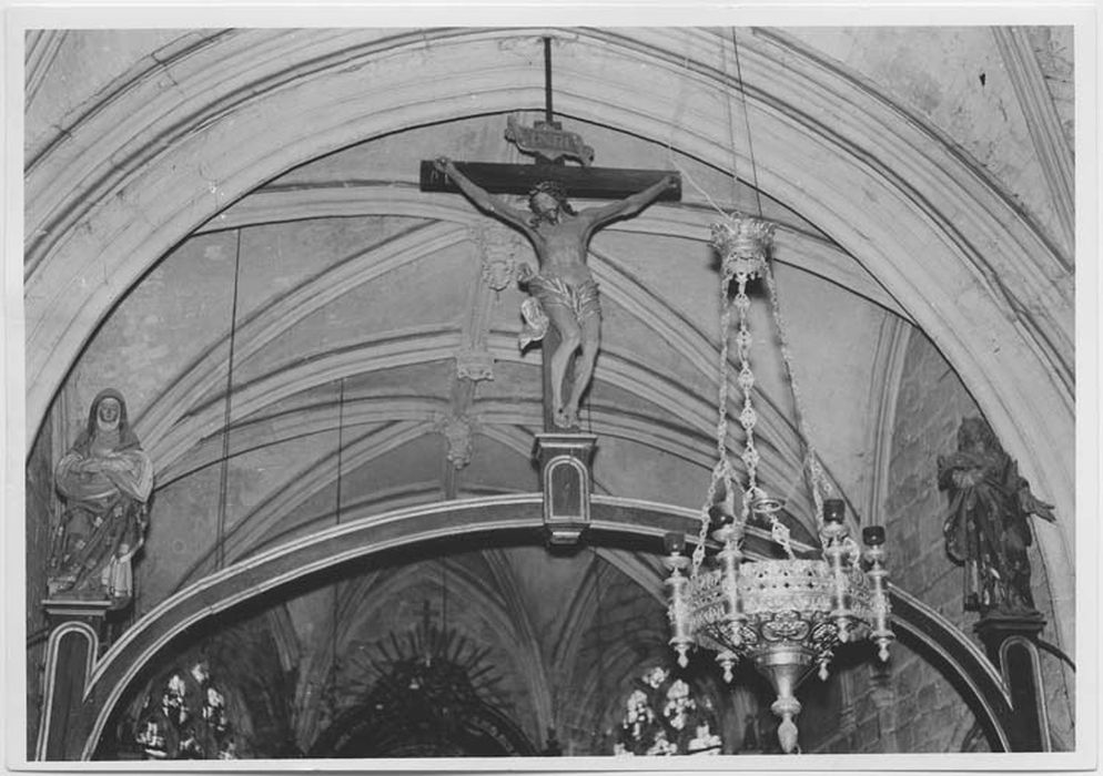 poutre de gloire et trois statues : Christ en croix, Vierge et Saint Jean - © Ministère de la Culture (France), Médiathèque du patrimoine et de la photographie, Tous droits réservés