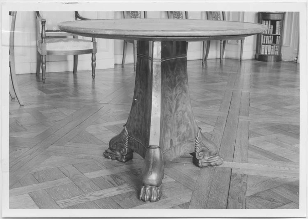 table (guéridon) - © Ministère de la Culture (France), Médiathèque du patrimoine et de la photographie, Tous droits réservés