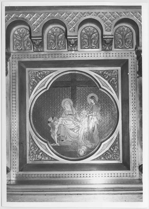 autel latéral sud, médaillon : Descente de croix - © Ministère de la Culture (France), Médiathèque du patrimoine et de la photographie, Tous droits réservés