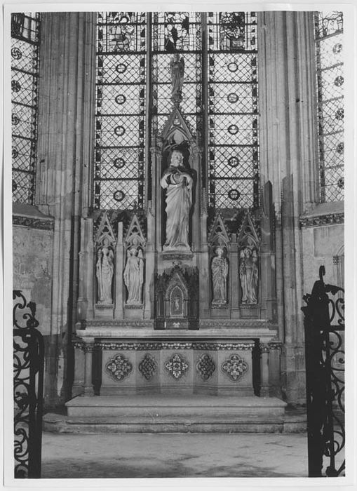 Autel, retable et tabernacle de la chapelle du Sacré-Coeur