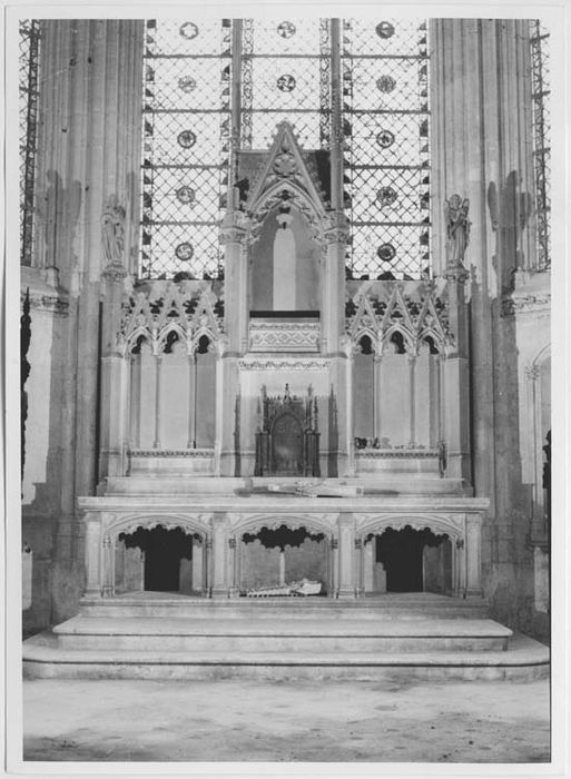 Autel, retable et tabernacle de la chapelle des Saintes-Reliques