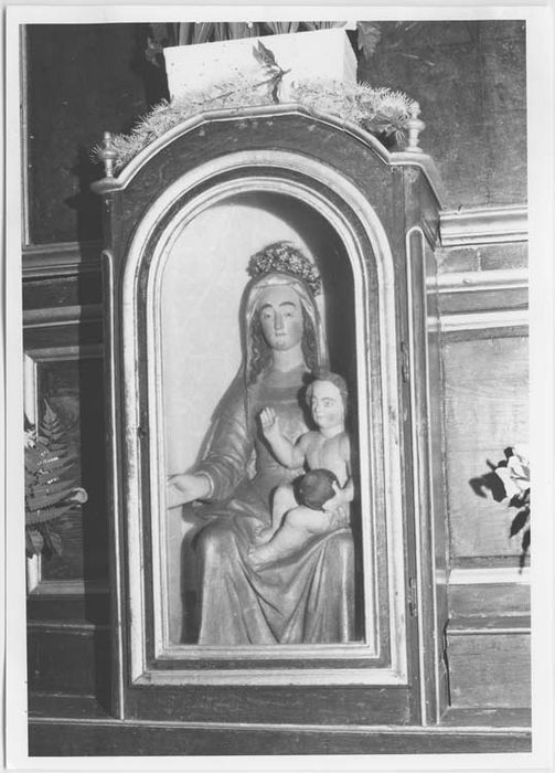 statue, tabernacle, plaque commémorative : Vierge à l'Enfant - © Ministère de la Culture (France), Médiathèque du patrimoine et de la photographie, Tous droits réservés