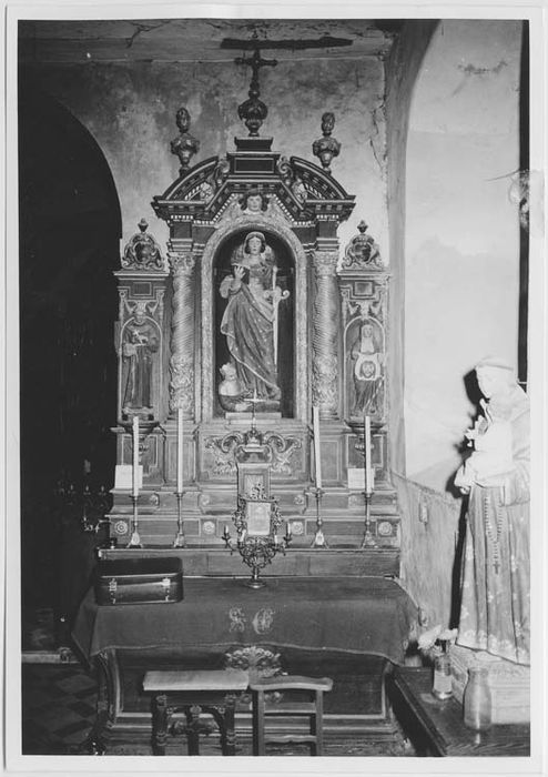 autel, retable latéral sud et deux statues : Sainte Catherine et Sainte Véronique - © Ministère de la Culture (France), Médiathèque du patrimoine et de la photographie, Tous droits réservés