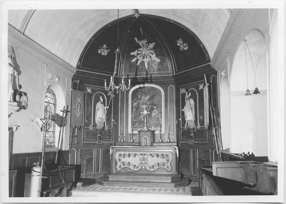 autel (maître-autel), antependium, lambris de revêtement et de couvrement, deux statues : Saint Honoré et Saint Firmin - © Ministère de la Culture (France), Médiathèque du patrimoine et de la photographie, Tous droits réservés