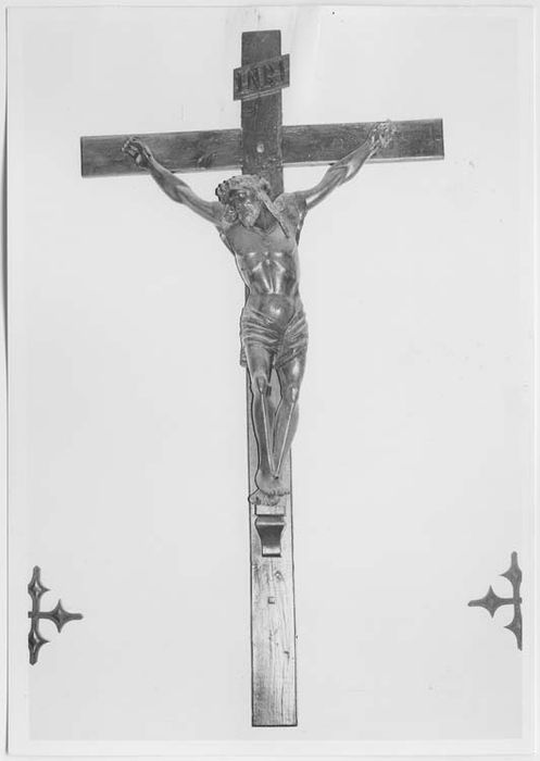 Statue : Christ en croix