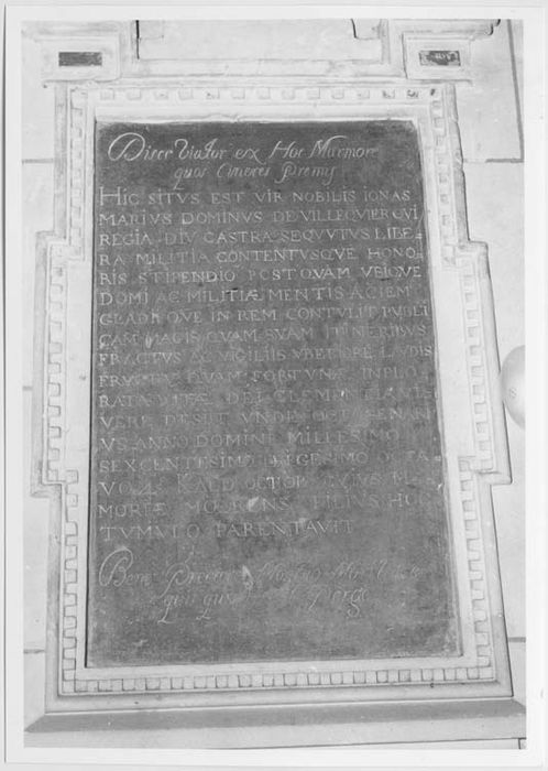 plaque funéraire de Jonas Marius seigneur de Villequier - © Ministère de la Culture (France), Médiathèque du patrimoine et de la photographie, Tous droits réservés