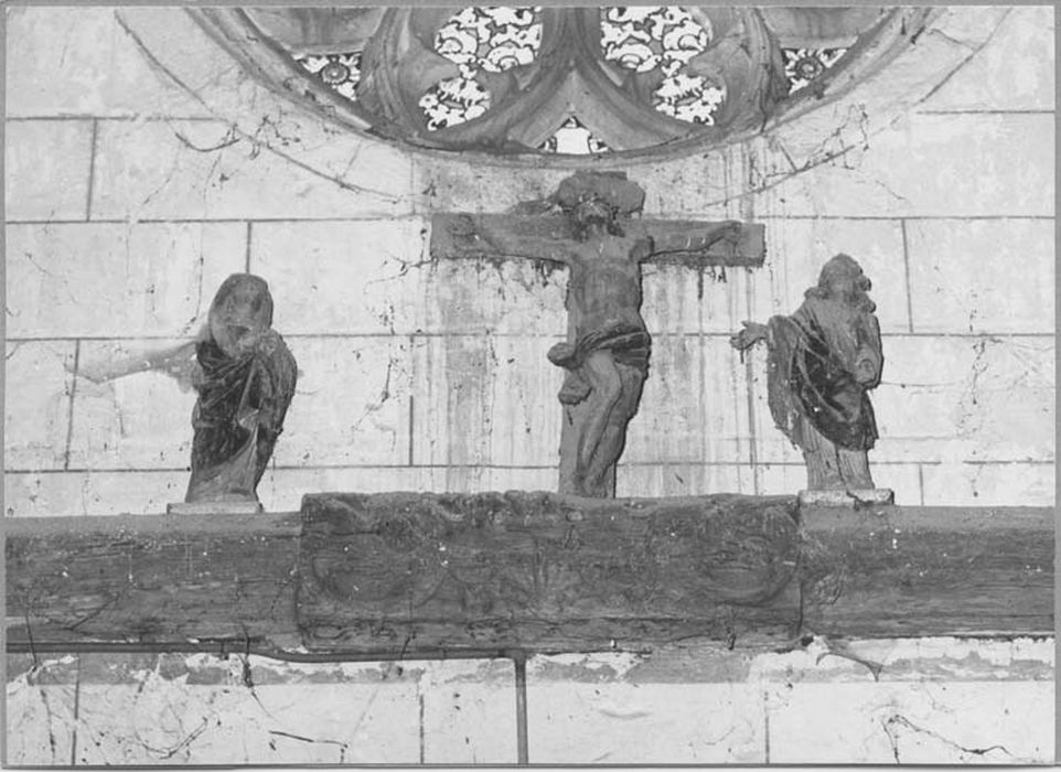 trois statues de poutre de gloire : Christ en croix, Vierge et Saint Jean - © Ministère de la Culture (France), Médiathèque du patrimoine et de la photographie, Tous droits réservés