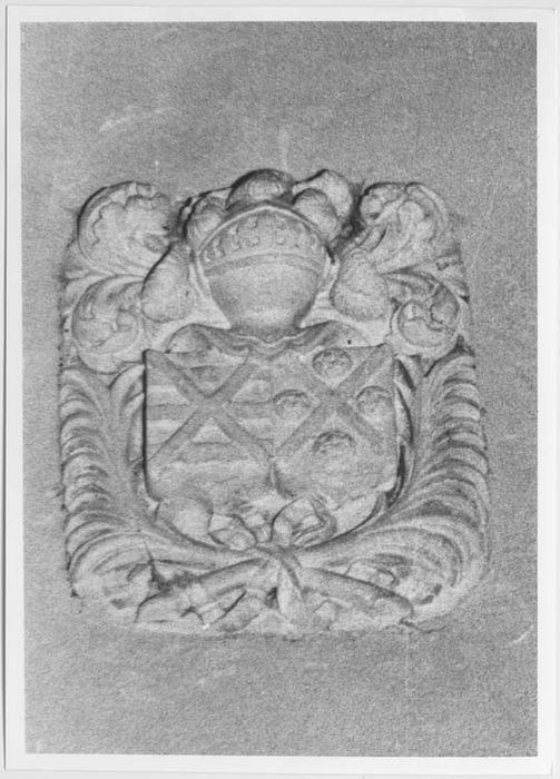 bas-relief : Blason de l'alliance des Mareste et des Vaufleury ?