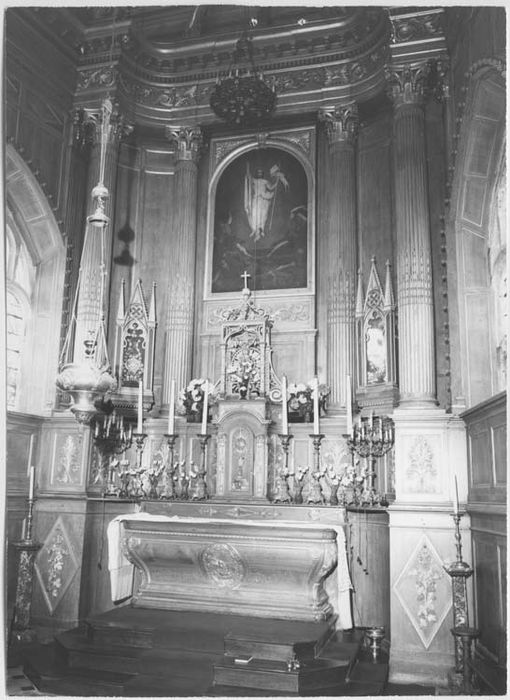 autel (maître-autel), retable, tabernacle, exposition, lambris et tableau : Résurrection - © Ministère de la Culture (France), Médiathèque du patrimoine et de la photographie, Tous droits réservés