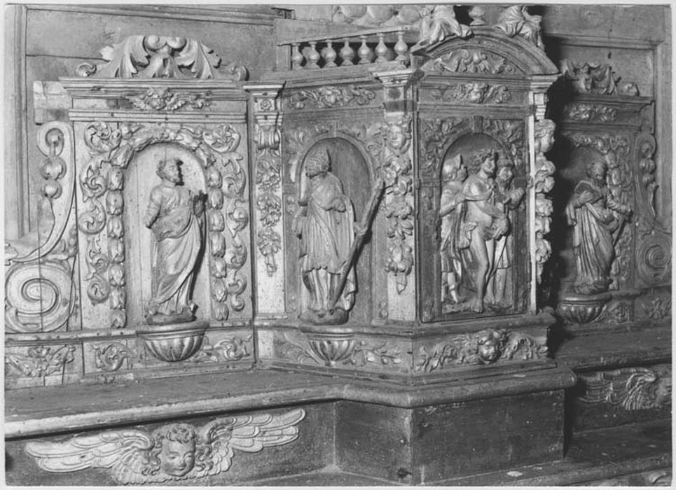 tabernacle, prédelle, statue : Saint Pierre, Saint Evêque, Christ aux outrages