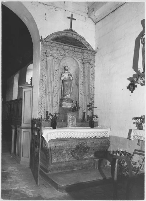 autel latéral sud, retable, statue : Vierge à l’Enfant - © Ministère de la Culture (France), Médiathèque du patrimoine et de la photographie, Tous droits réservés