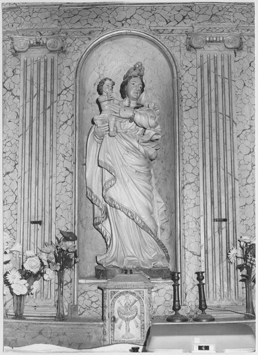 statue : Vierge à l'Enfant 