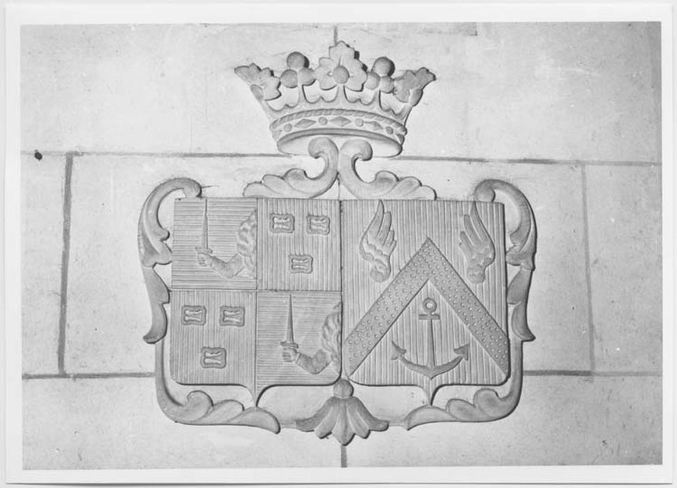 bas-relief : Armoiries - © Ministère de la Culture (France), Médiathèque du patrimoine et de la photographie, Tous droits réservés