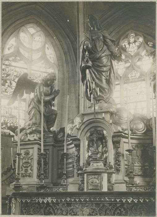 ensemble (autel, retable, 5 statues, devant d'autel) - © Ministère de la Culture (France), Médiathèque du patrimoine et de la photographie, diffusion GrandPalaisRmn Photo