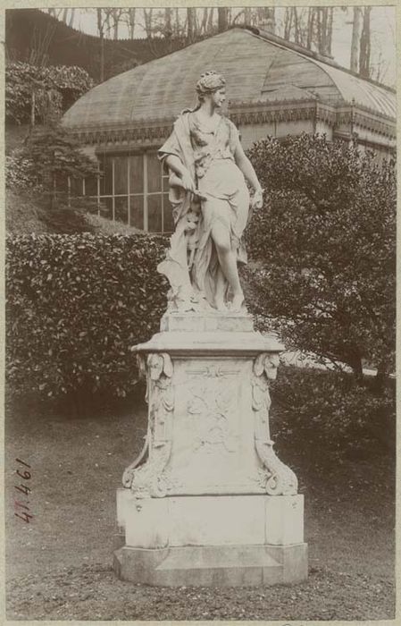 statue : Diane chasseresse