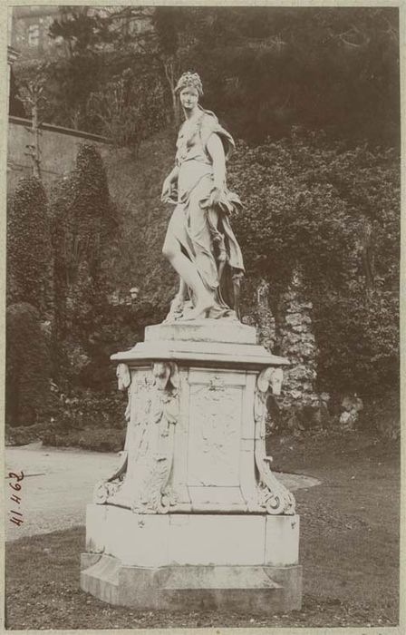 statue : Diane chasseresse
