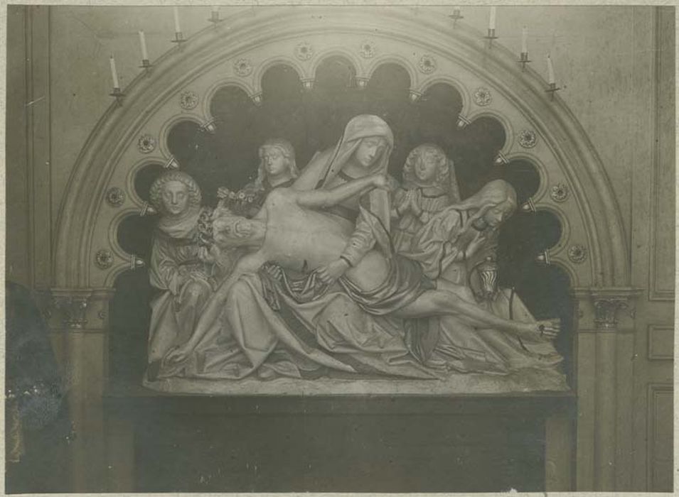 groupe sculpté (grandeur nature) : Mise au tombeau