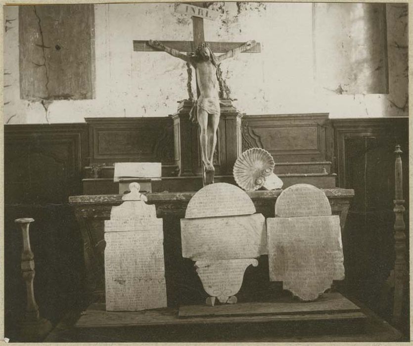 statue : Christ en croix