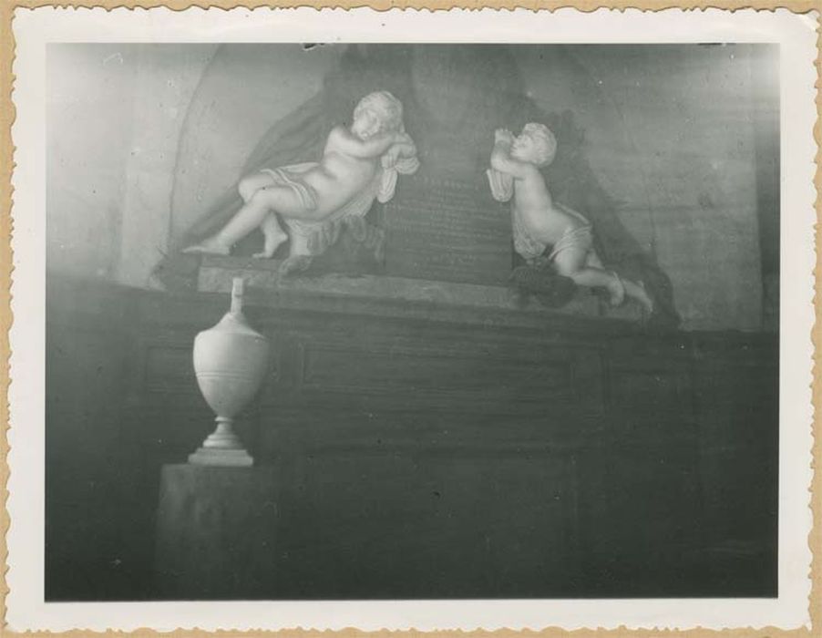 2 colonne funéraire de Victurnien Bonaventure Victor de Rochechouart, de Adélaïde Marie Céleste de Nagu, dame de Mortemart